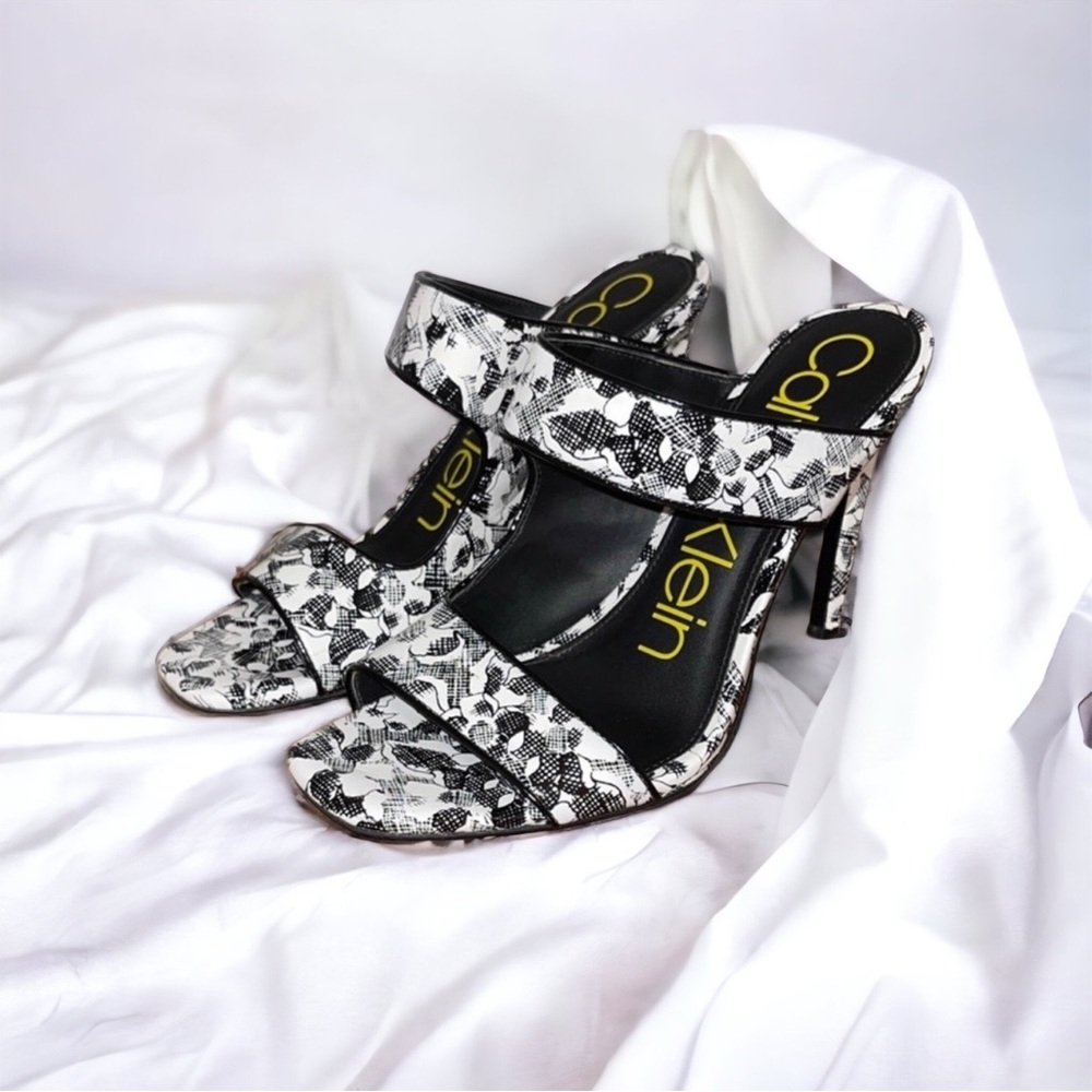 CALVIN KLEIN BLACK & WHITE SANDALS SIZE 8